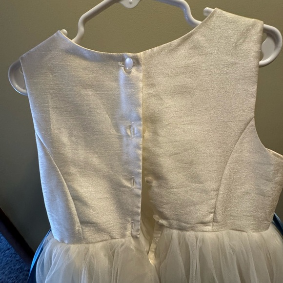 David’s Bridal Ivory Flower Girl Dress - Picture 3 of 4